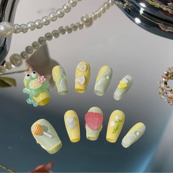 3D Press-On Nails with the cutest Charms! (Nail Glue Included!) - Picture 3 of 7